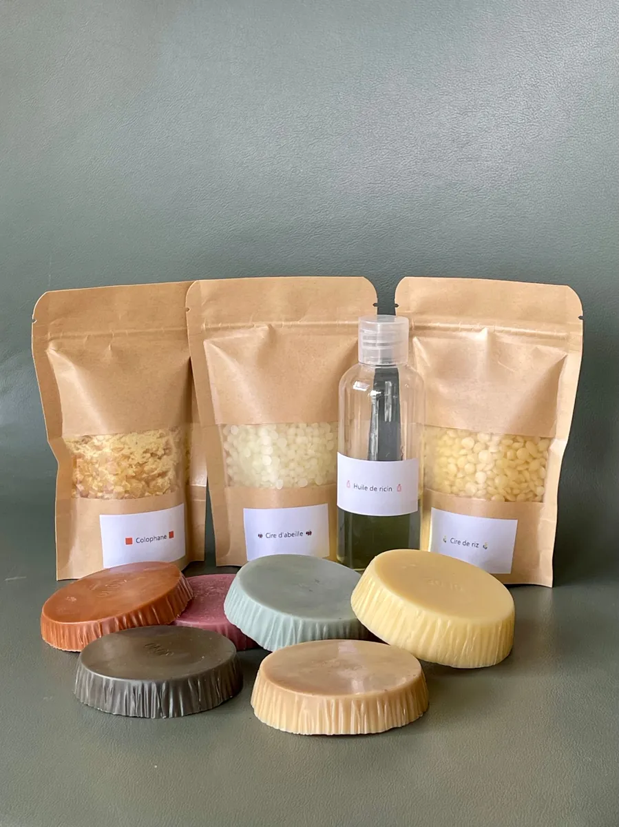 Les quatre ingrédients Glassy avec pains de wax colorés fabriqués maison